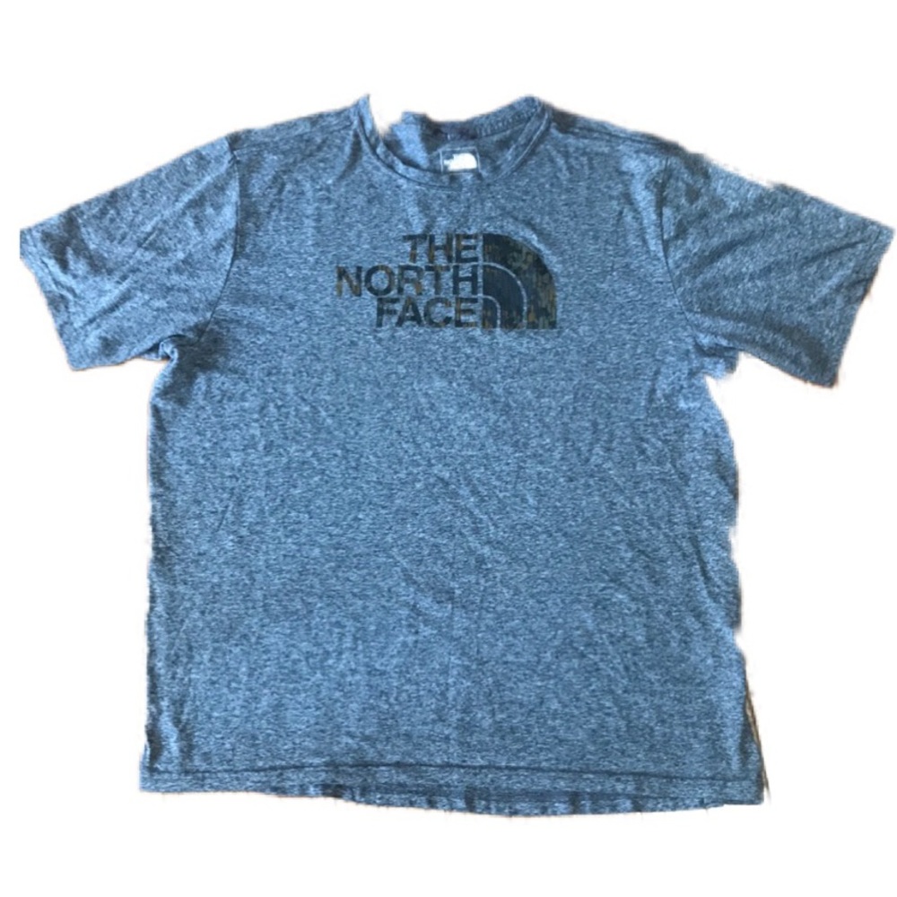 🌺HOST PICK🌺 Camo North Face Tee